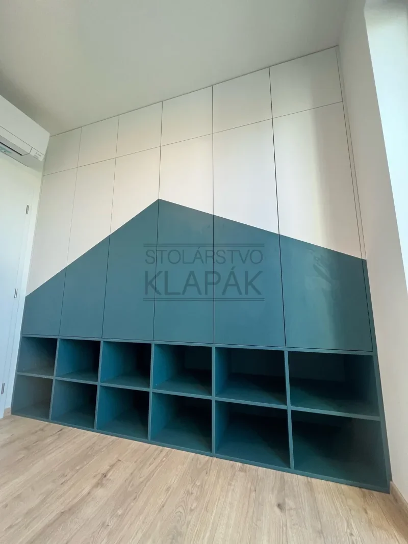 Skrine a šatníky